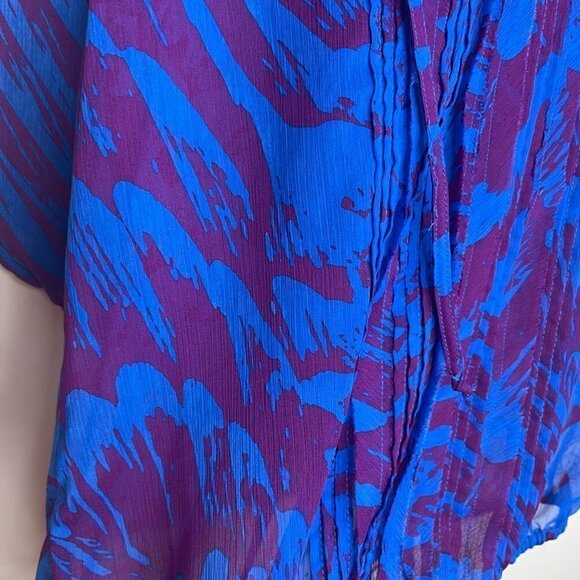 𝅺- Express Sheer Blue & Purple 3/4 Sleeve Zebra V-Neck Blouse NWT - Picture 3 of 4